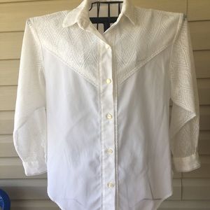 Beautiful women’s lacy white button down.